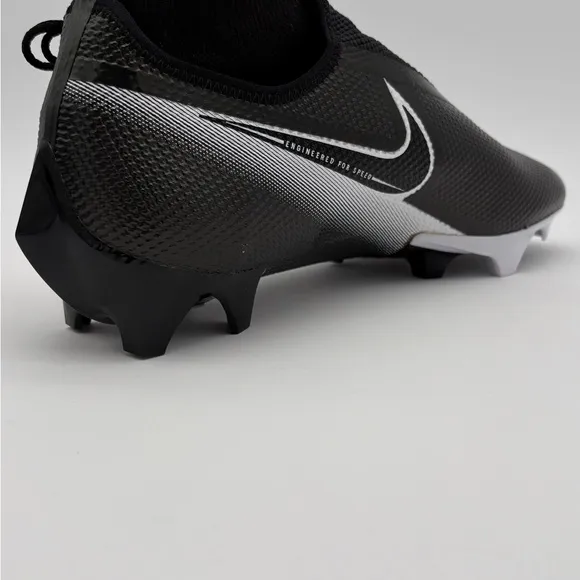 NWOT Men's Size 12 Black And White Nike Vapor Edge Pro 360 WD Football Cleats