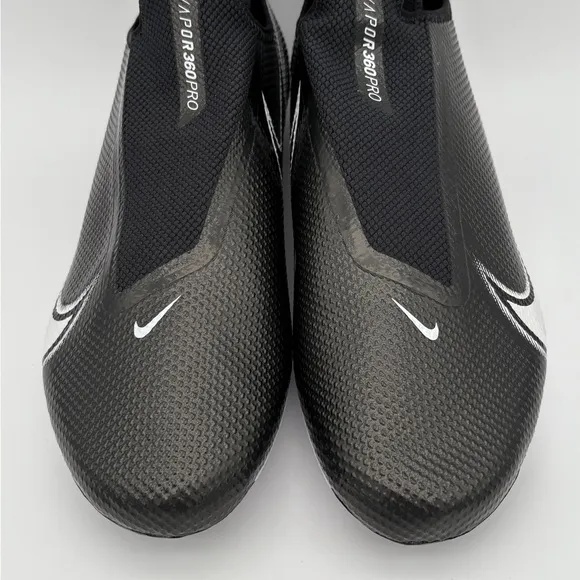 NWOT Men's Size 12 Black And White Nike Vapor Edge Pro 360 WD Football Cleats