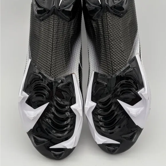 NWOT Men's Size 12 Black And White Nike Vapor Edge Pro 360 WD Football Cleats