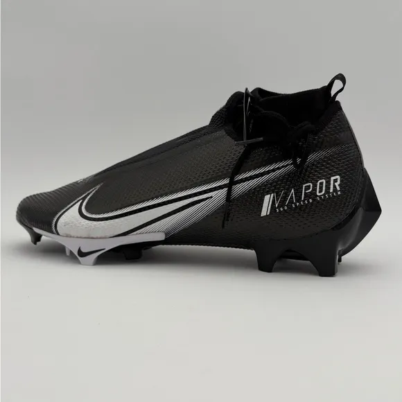 NWOT Men's Size 12 Black And White Nike Vapor Edge Pro 360 WD Football Cleats