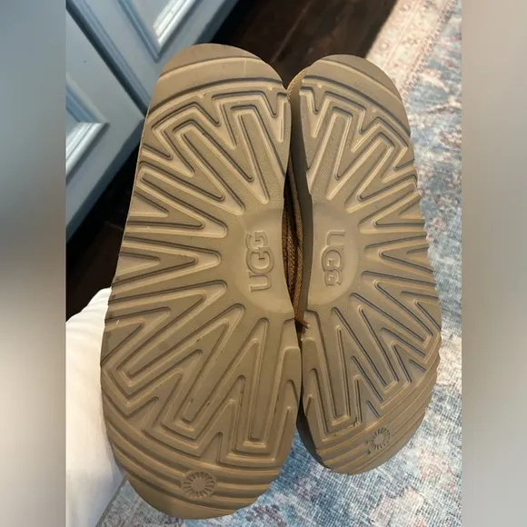 NWOT UGG Neumel Lifestyle Boots