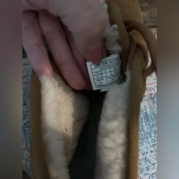 NWOT UGG Neumel Lifestyle Boots