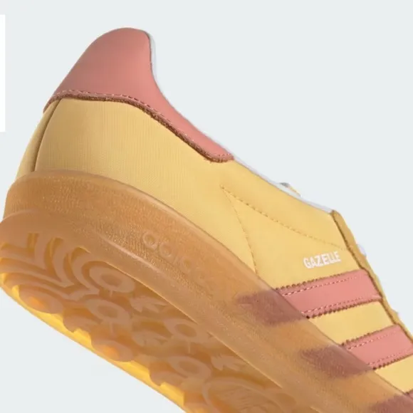 NWT Adidas Gazelle Indoor Sneakers Semi Spark/Wonder Clay/Cloud White W5.5