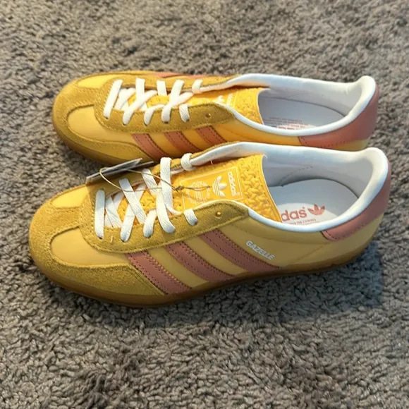 NWT Adidas Gazelle Indoor Sneakers Semi Spark/Wonder Clay/Cloud White W5.5
