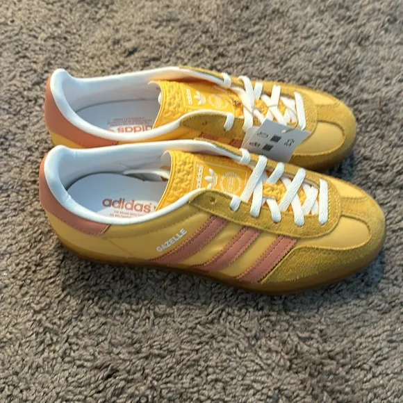 NWT Adidas Gazelle Indoor Sneakers Semi Spark/Wonder Clay/Cloud White W5.5