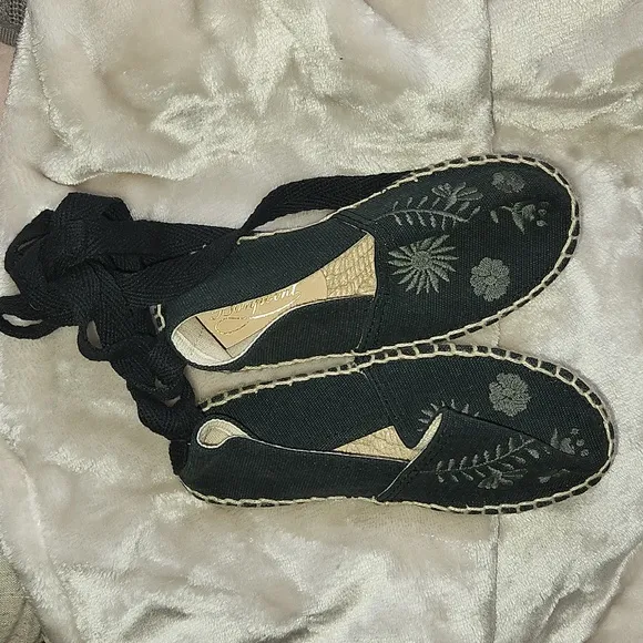 NWT Bonpoint shoes girls size 27 Espadrille floral embroidered