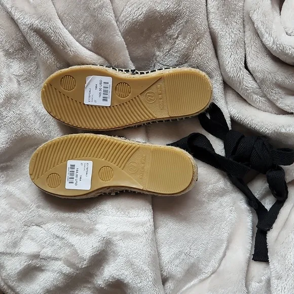 NWT Bonpoint shoes girls size 27 Espadrille floral embroidered