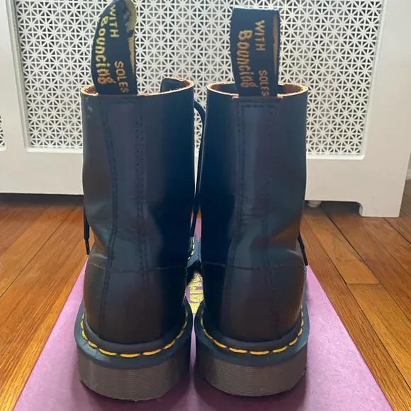 NWT DR MARTENS 1460 Black Eyelet‎ Heritage Fit Boots
