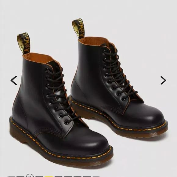 NWT DR MARTENS 1460 Black Eyelet‎ Heritage Fit Boots