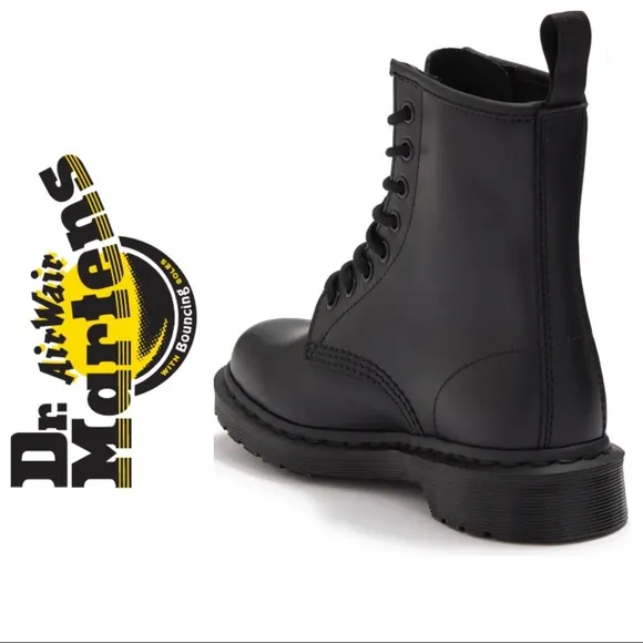 NWT Dr. Martens 1460 Mono Black Smooth Leather Lace Up Boots- Unisex