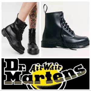 NWT Dr. Martens 1460 Mono Black Smooth Leather Lace Up Boots- Unisex