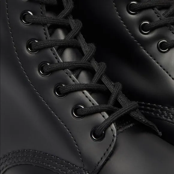 NWT Dr. Martens 1460 Mono Black Smooth Leather Lace Up Boots- Unisex