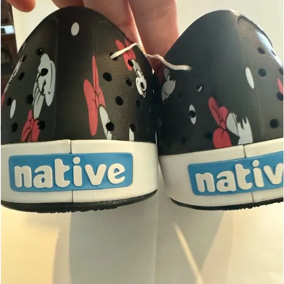 NWT. Native x Disney Minnie Mouse Slip On Sneaker Shoe unisex: Men 7 Women 9.