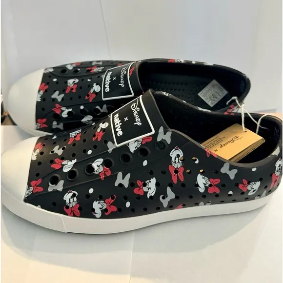NWT. Native x Disney Minnie Mouse Slip On Sneaker Shoe unisex: Men 7 Women 9.