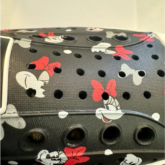NWT. Native x Disney Minnie Mouse Slip On Sneaker Shoe unisex: Men 7 Women 9.