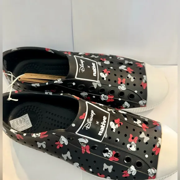 NWT. Native x Disney Minnie Mouse Slip On Sneaker Shoe unisex: Men 7 Women 9.