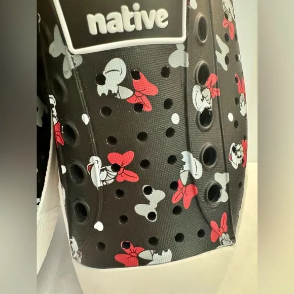 NWT. Native x Disney Minnie Mouse Slip On Sneaker Shoe unisex: Men 7 Women 9.