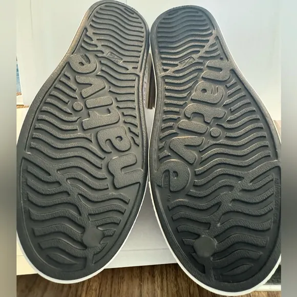 NWT. Native x Disney Minnie Mouse Slip On Sneaker Shoe unisex: Men 7 Women 9.