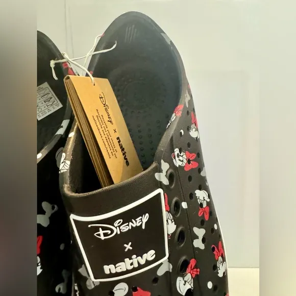 NWT. Native x Disney Minnie Mouse Slip On Sneaker Shoe unisex: Men 7 Women 9.
