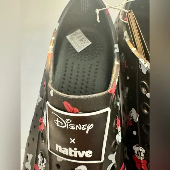 NWT. Native x Disney Minnie Mouse Slip On Sneaker Shoe unisex: Men 7 Women 9.