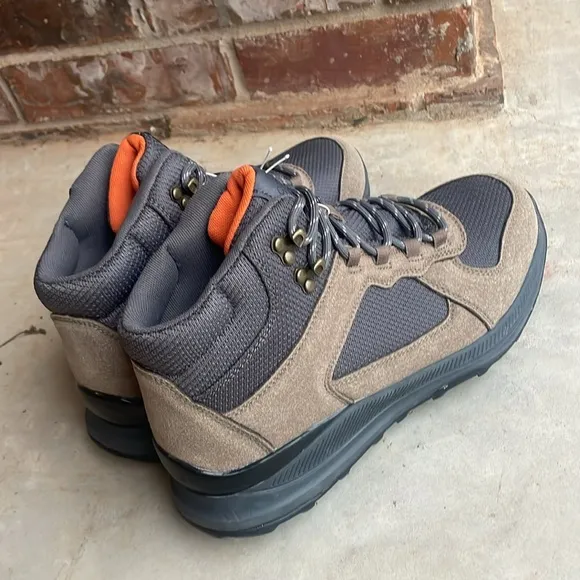 NWT Ocean Coast Hiking Shoes! Men’s 10