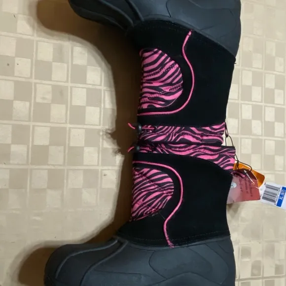 NWT Sporto Girls Snow Boots Pink Black Zebra Bungee Cord Round Toe 9” Hi XL 6-7