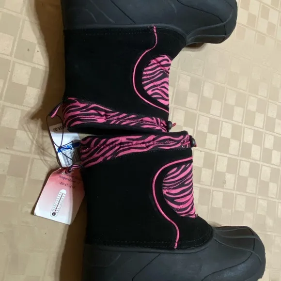 NWT Sporto Girls Snow Boots Pink Black Zebra Bungee Cord Round Toe 9” Hi XL 6-7