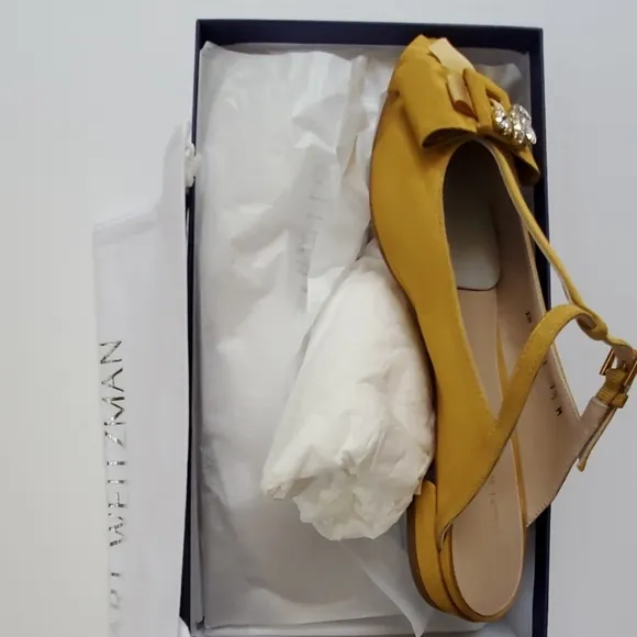 NWT Stuart Weitzman Gold T- strap Mule