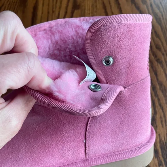 NWT Ugg girls/ or women’s  pink boots