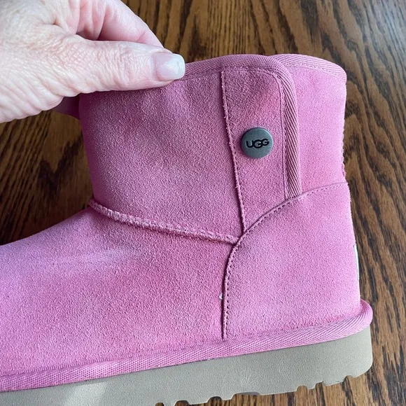 NWT Ugg girls/ or women’s  pink boots