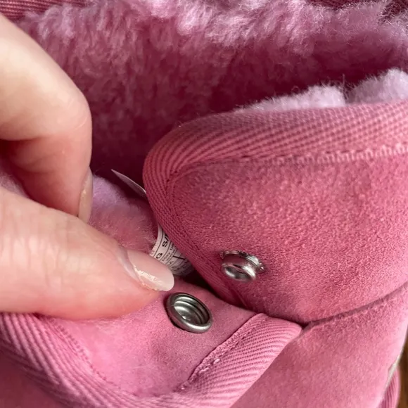 NWT Ugg girls/ or women’s  pink boots