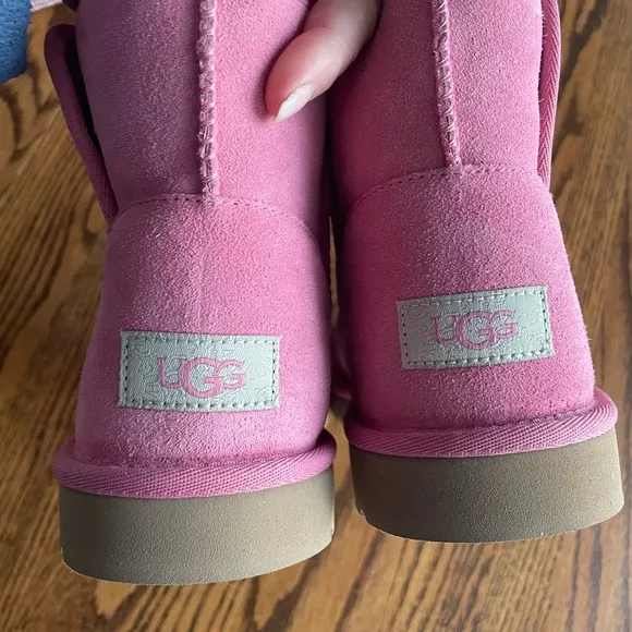 NWT Ugg girls/ or women’s  pink boots