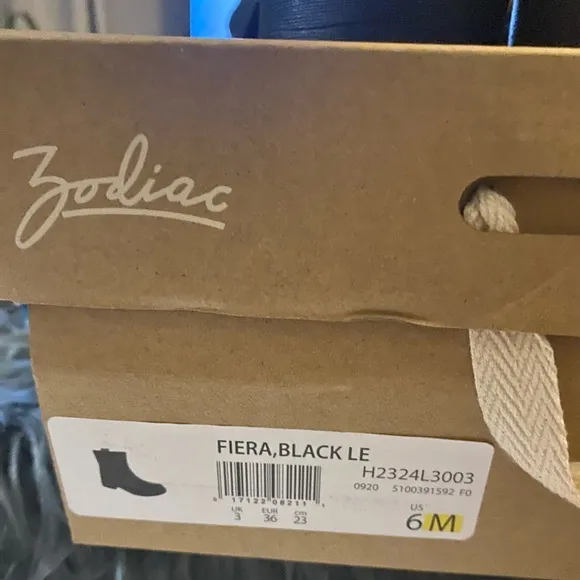 NWT Women’s Zodiac Fiera Black Leather Boots
