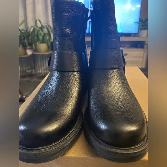 NWT Women’s Zodiac Fiera Black Leather Boots