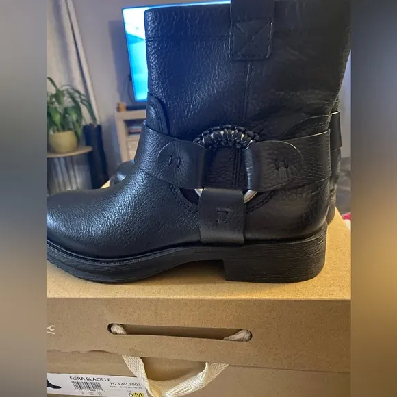 NWT Women’s Zodiac Fiera Black Leather Boots