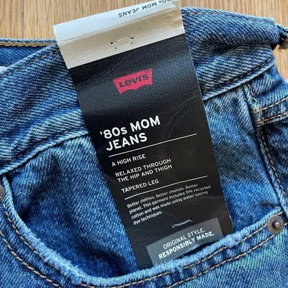 NWT Levi’s 80s Mom Jeans Size 27*30