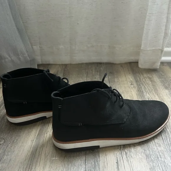 OluKai Men’s Kalia Puka Black Leather Boots in Size 11