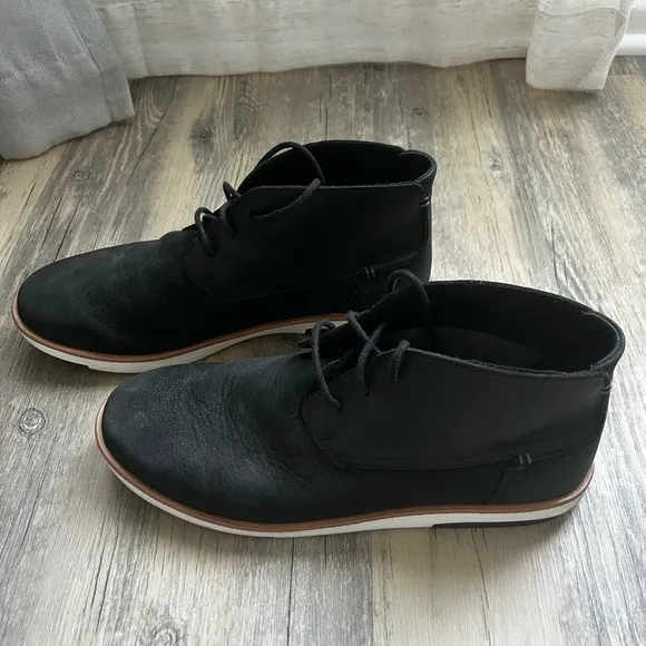 OluKai Men’s Kalia Puka Black Leather Boots in Size 11