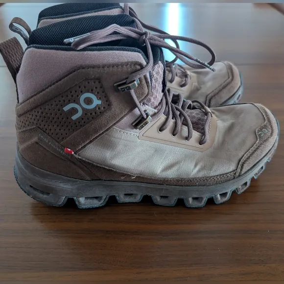 On Cloud Cloudridge Womens 7.5 Hiking Boots/Shoes Mocha/Pebble Pre Owned
