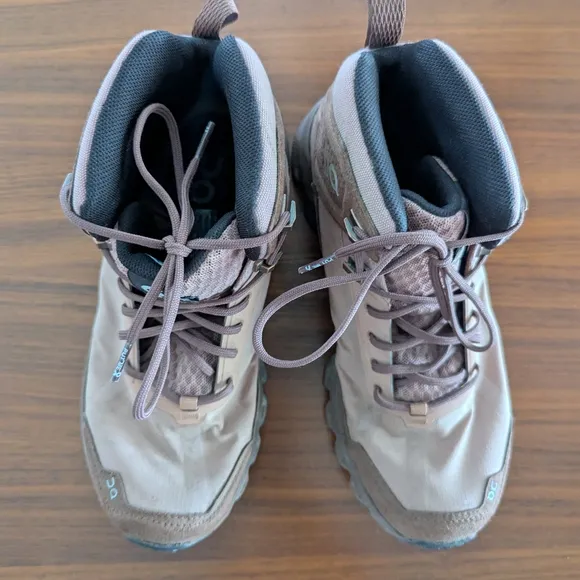 On Cloud Cloudridge Womens 7.5 Hiking Boots/Shoes Mocha/Pebble Pre Owned