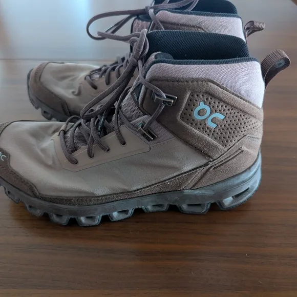 On Cloud Cloudridge Womens 7.5 Hiking Boots/Shoes Mocha/Pebble Pre Owned
