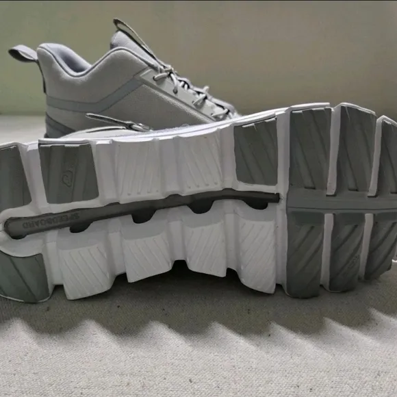 On Cloud Hi Women's Running Shoes - Glacier/Grey - US 8.5 - No Box