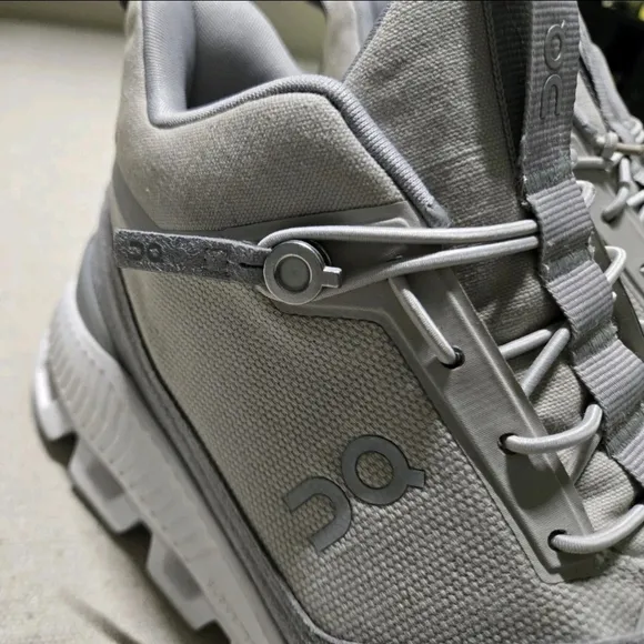 On Cloud Hi Women's Running Shoes - Glacier/Grey - US 8.5 - No Box