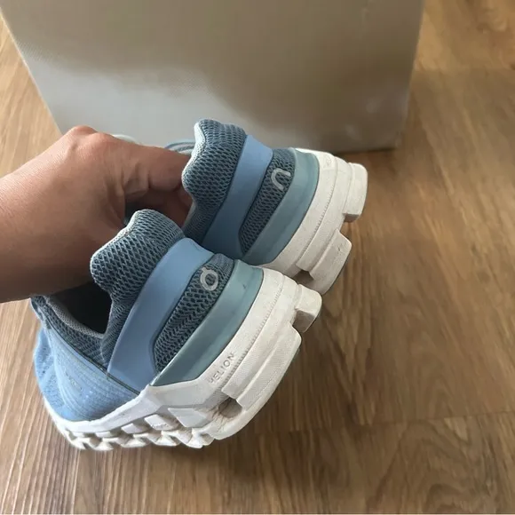 ON CLOUDSWIFT blue athletic training running lace up shoes sneakers women’s 6.5