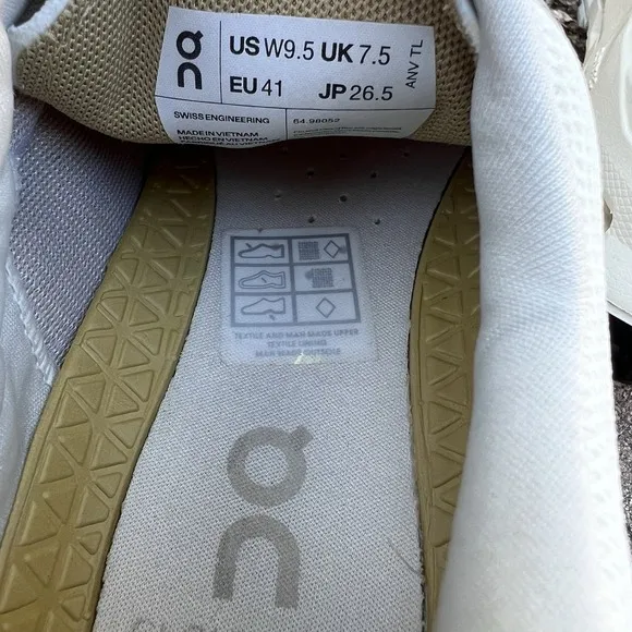 On Cloudvista Ivory Bronze Womens Size 9.5 / 64.98052 Very Good Condition