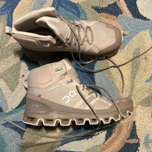 ON RUNNING Cloudrock Waterproof Hiking Shoes Size 7