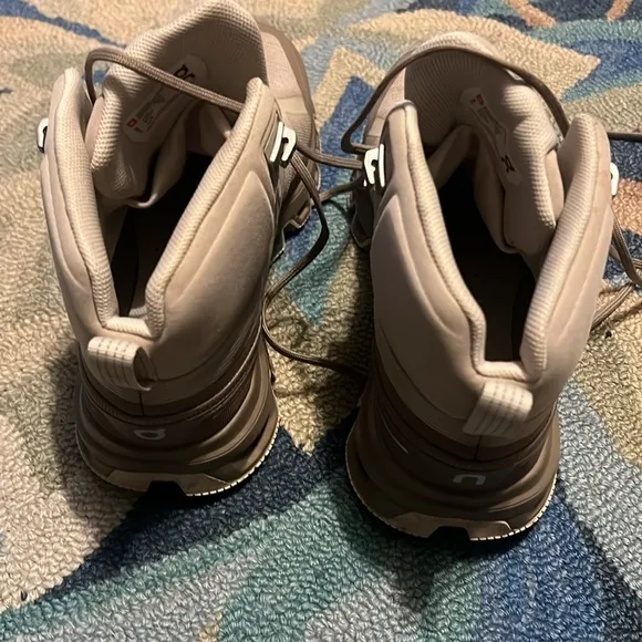ON RUNNING Cloudrock Waterproof Hiking Shoes Size 7