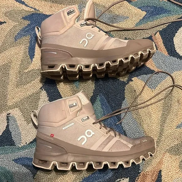 ON RUNNING Cloudrock Waterproof Hiking Shoes Size 7
