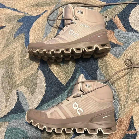 ON RUNNING Cloudrock Waterproof Hiking Shoes Size 7