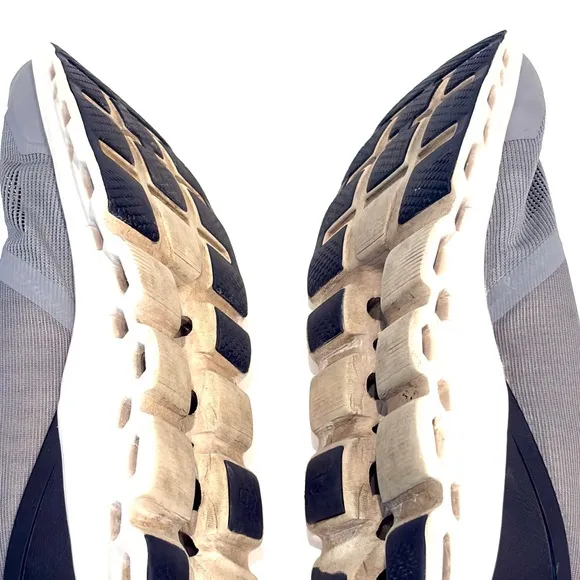 On Running Men's Cloudstratus Gray Running Shoes 12